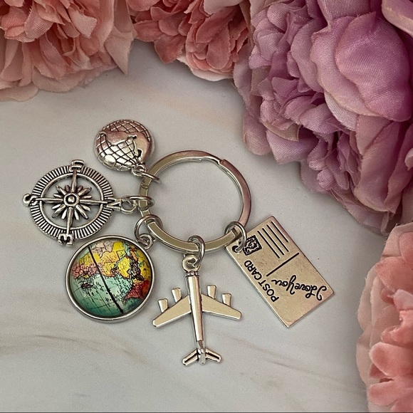 World Map Airplane Compass Keychain - Picture 3 of 13